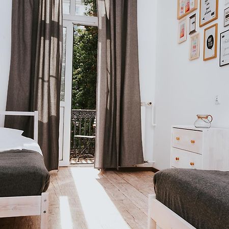 Готель Erasmus Dorm Варшава Екстер'єр фото