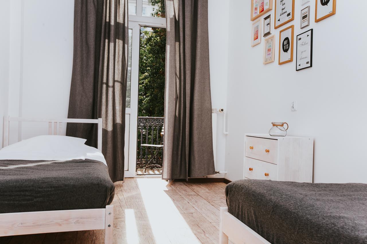 Готель Erasmus Dorm Варшава Екстер'єр фото