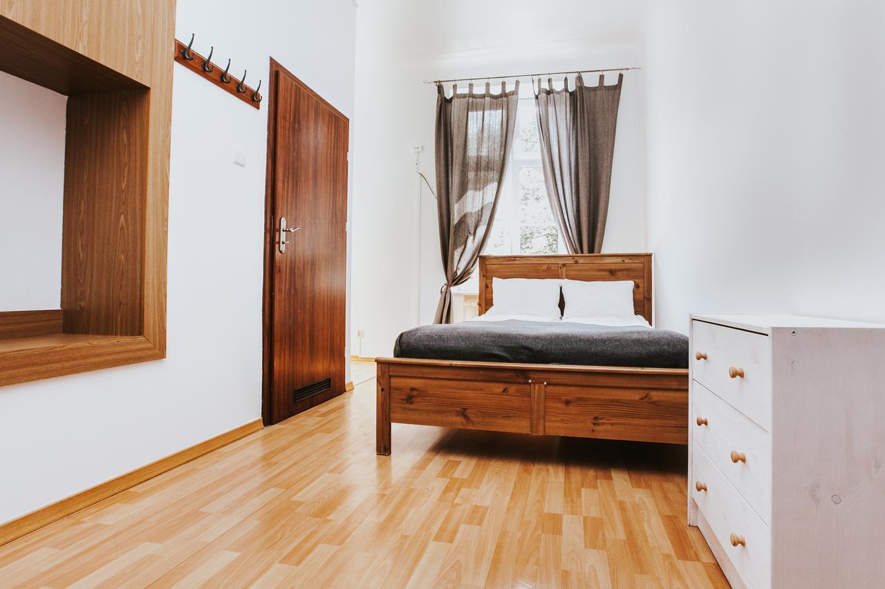 Готель Erasmus Dorm Варшава Екстер'єр фото