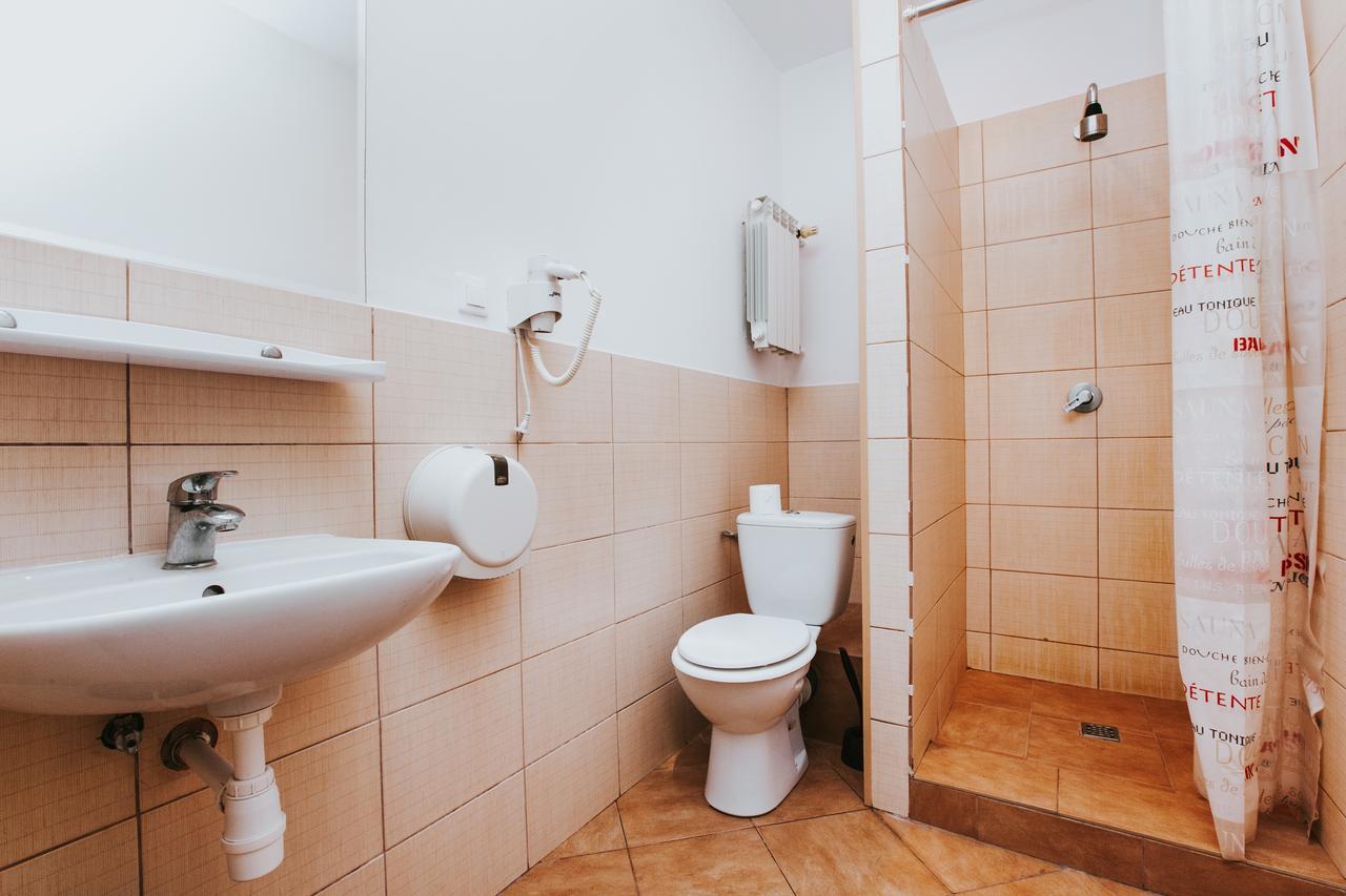 Готель Erasmus Dorm Варшава Екстер'єр фото